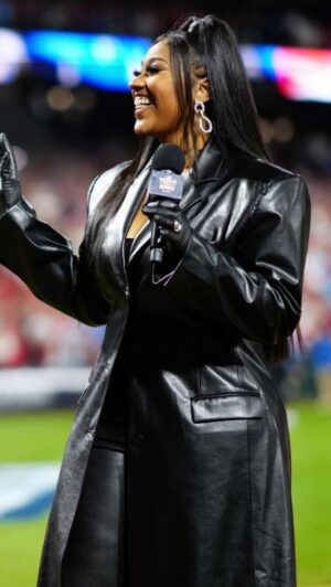 Jazmine Sullivan Instagram - World Series Game 5. Honored to perform for my city 🙏🏾 @mlb