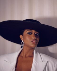 Jazmine Sullivan Instagram - In love with yesterdays Grammy makeup look with @yslbeauty by @beautemua 🖤 #yslbeauty #yslbeautypartner @yslbeauty