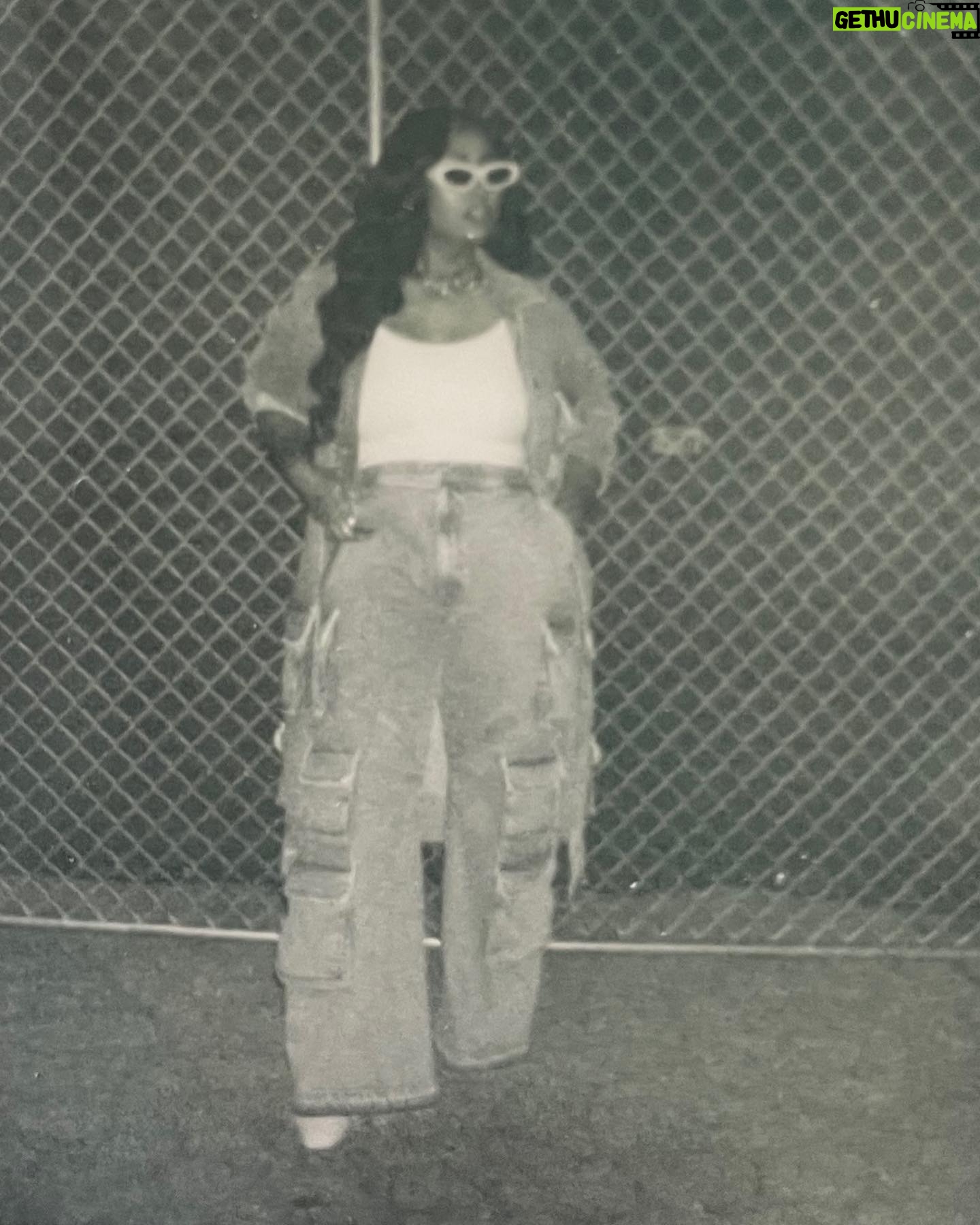 Jazmine Sullivan - 113.2K Likes - Atlanta you were amazing as always!! Thank you for sending my mom healing energy. She says thank you and she appreciates you all! 🖤