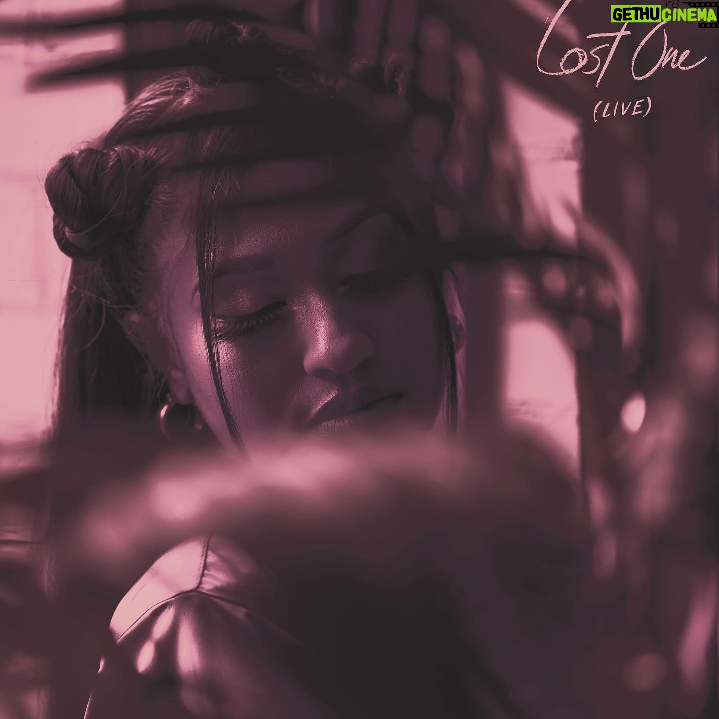 Jazmine Sullivan Instagram - Lost One (Live) ...out tonight at 9pm PST/12pm EST 💜 Link in Bio