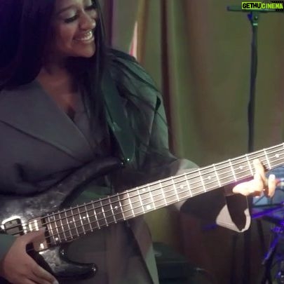 Jazmine Sullivan - 86.3K Likes - How she (HER) play n sing like det? “Girl like me” ft @hermusicofficial at midnight!