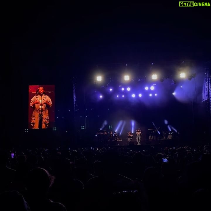 Jazmine Sullivan - 113.2K Likes - Atlanta you were amazing as always!! Thank you for sending my mom healing energy. She says thank you and she appreciates you all! 🖤