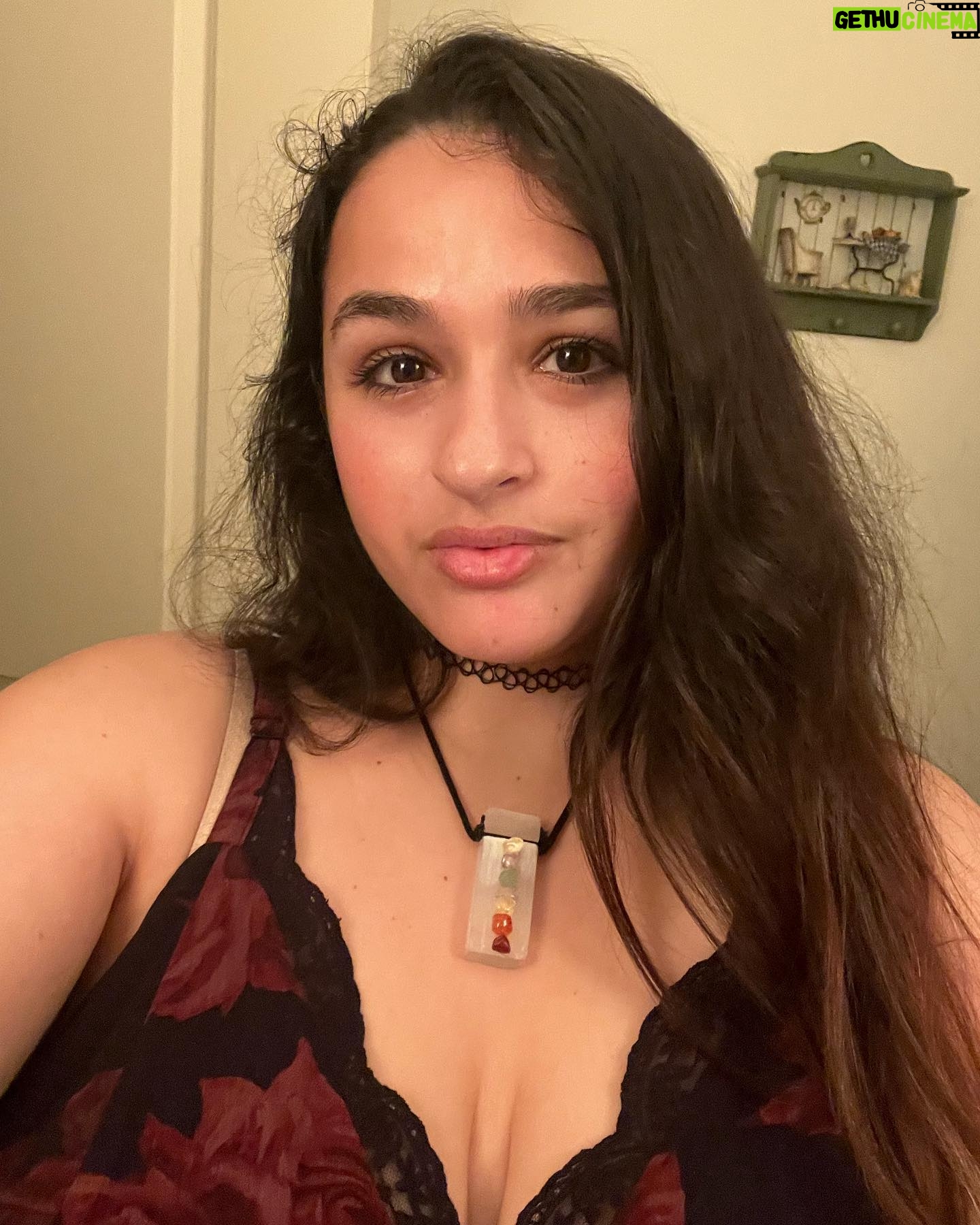 Jazz Jennings Instagram - Hair may be frizzy from the FL humidity, but I can’t complain🖤❤️🖤