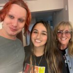 Jazz Jennings Instagram - Had the privilege of seeing the LEGENDARY @thejinkx perform in her incredible show🩷🩷🩷 you are a MAGICAL person and I’m so glad I got to meet you. Mwahhhh😘