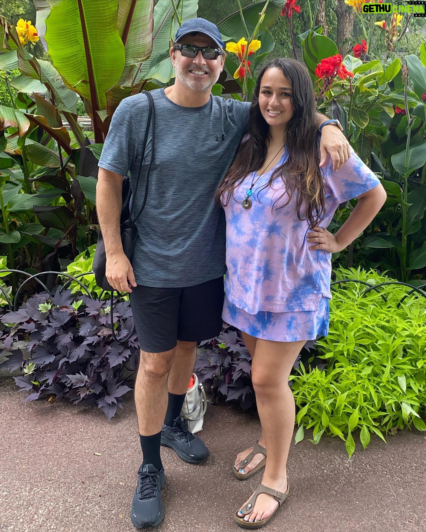 Jazz Jennings Instagram - Just a girl who loves Boston (and her family)❤️