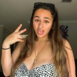 Jazz Jennings Instagram - Yes I used a green eye filter and yes I may have oversaturated myself. Still feel sexy though💚
