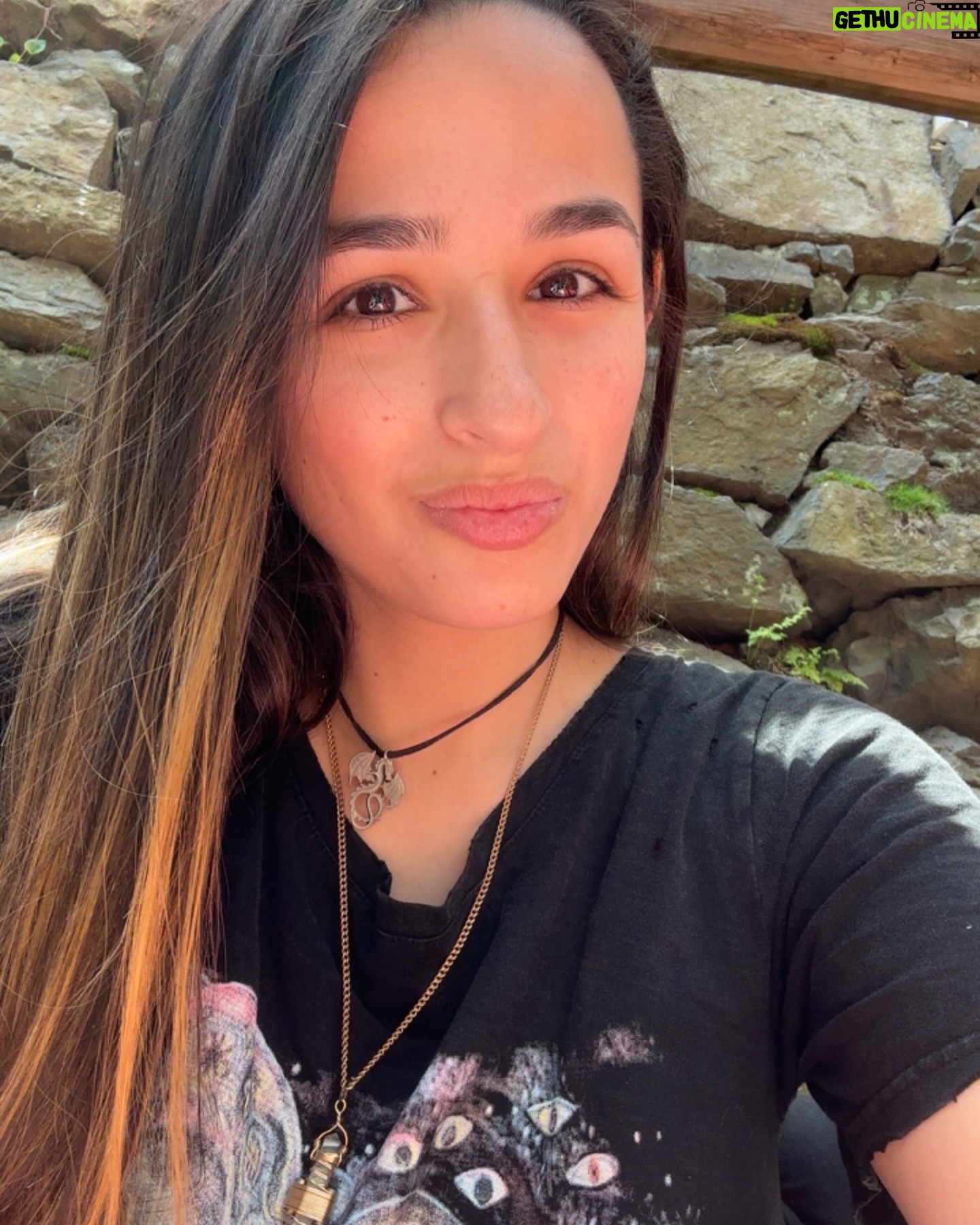 Jazz Jennings Instagram - Story saw it first🩷🌸