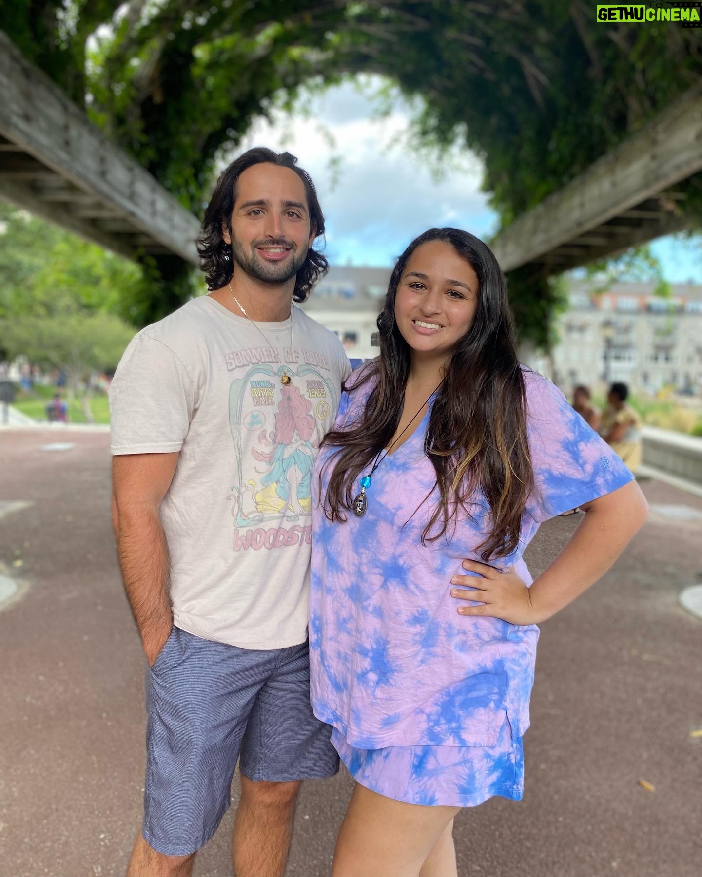 Jazz Jennings Instagram - Just a girl who loves Boston (and her family)❤️