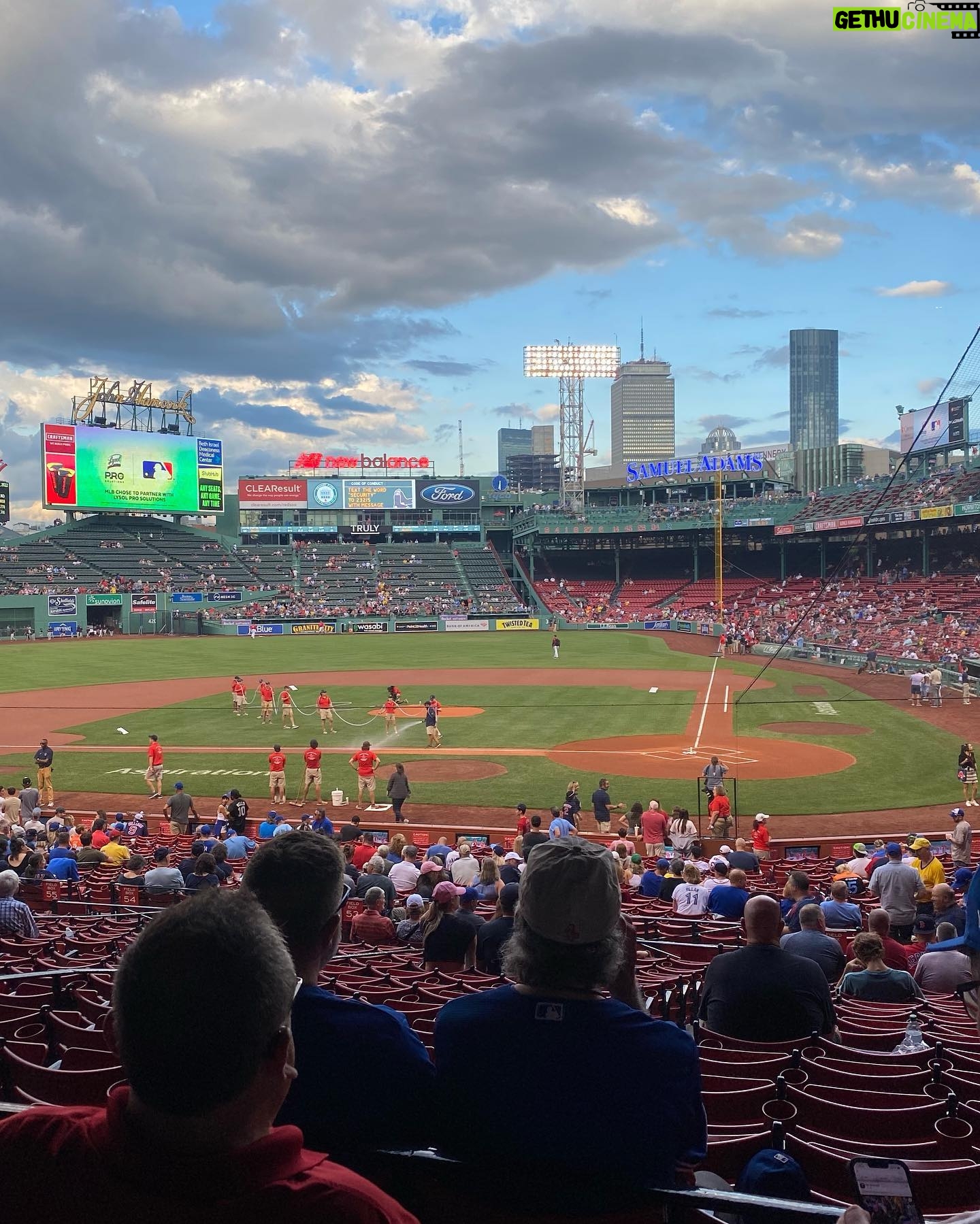 Jazz Jennings Instagram - Just a girl who loves Boston (and her family)❤️