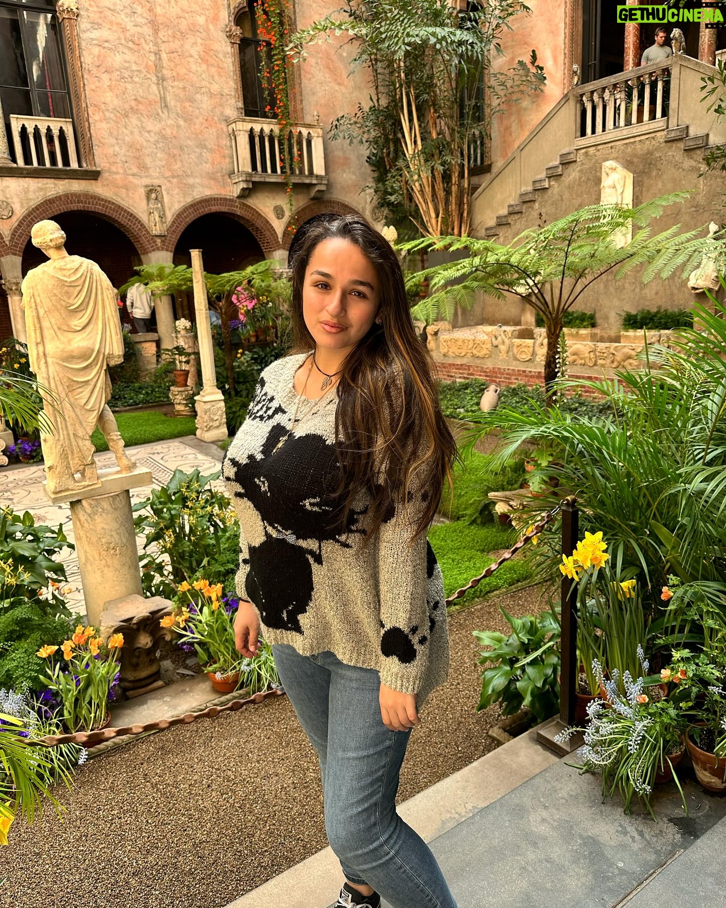 Jazz Jennings Instagram - With friends like these, every moment becomes a work of art🎨🌼