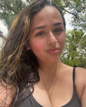 Jazz Jennings Instagram - Resort day slay✌️✨