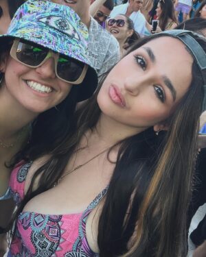 Jazz Jennings Instagram - Starting off the new year right🥳🩷🌟