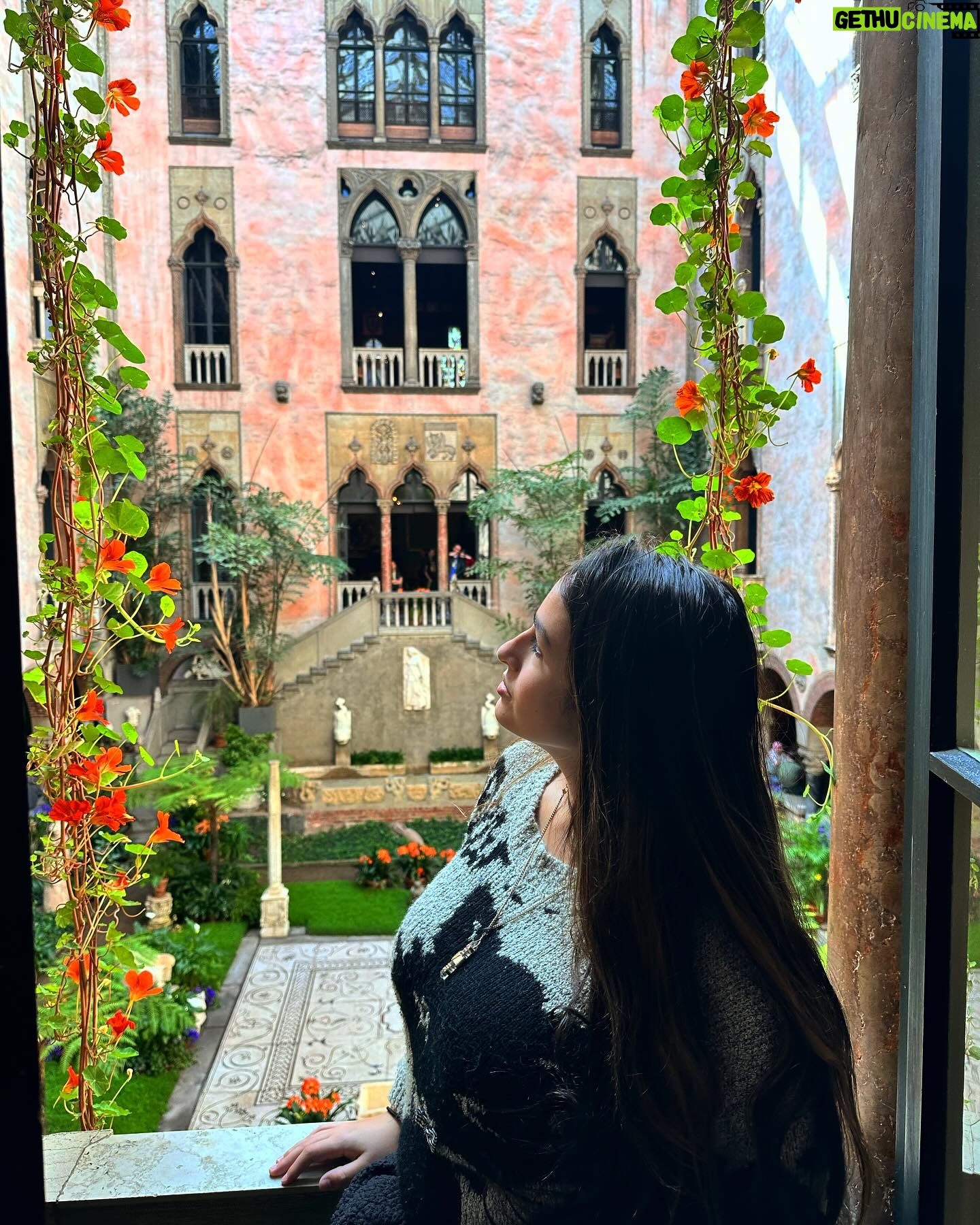 Jazz Jennings Instagram - With friends like these, every moment becomes a work of art🎨🌼