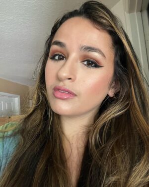 Jazz Jennings Instagram - Heyyyy y’all! Not much of a makeup user, but I did a soft glam before hanging out with my grandparents, and I feel FIERCE! It’s been months since I last did glam makeup, but the process was so fun that I may dabble in making more creative looks! Anyway, love to you all. Peace peace peace💖