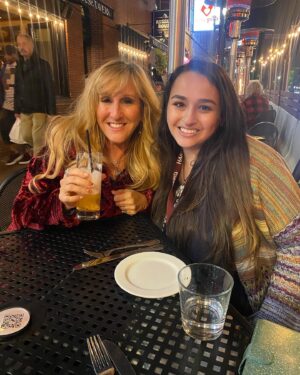 Jazz Jennings Instagram - Love when my parents visit♥︎🥰