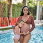 Jazz Lanfranchi Instagram - 🧸JLC team , vous pensez que je suis enceinte d’une Fille ou d’un Garçon 🧸 donnez moi votre avis en commentaire 🕙