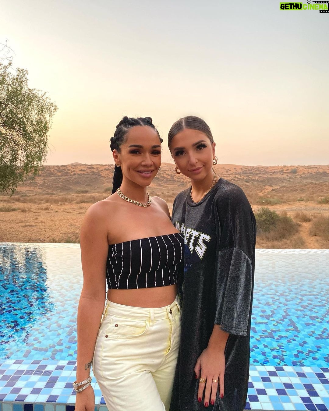 Jazz Lanfranchi Instagram - Les moments simples sont des moments de bonheur . thankyou girls for this 🤍 The Ritz-Carlton Ras Al Khaimah, Al Wadi Desert