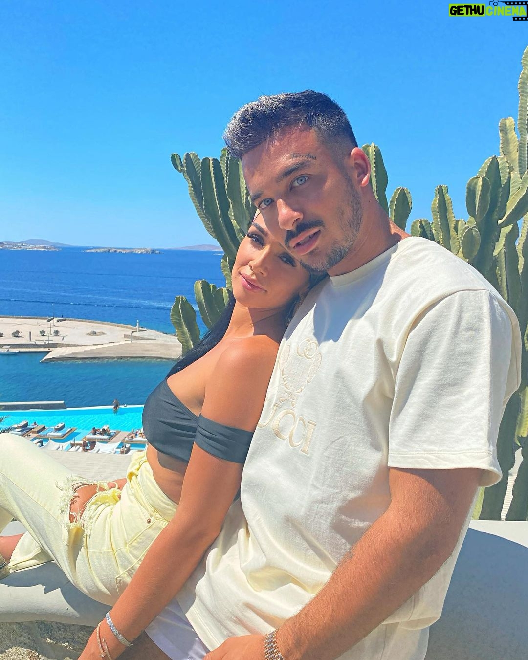 Jazz Lanfranchi Instagram - Beautiful week in Greece with my husband and my friends 🇬🇷🤍 Mykonos