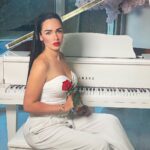 Jazz Lanfranchi Instagram - Il ya des blessures que l’humain cache, mon mari est beaucoup jugé, critiqué de sa richesse et sa jeunesse. Mais croyez moi les cicatrices qu’il a , seul les grands hommes peuvent les surmonter... Rdv le 13 Mars pour connaître son histoire en musique 🙏❤ @iam_billionaire Dubai, United Arab Emirates