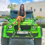 Jazz Lanfranchi Instagram - Je suis heureuse de vous présentez Zébra ma nouvelle copine 🤍 😂🇦🇪 Elle est tellement haute , je vous laisse découvrir les photos 🤩🤍 Dubai, United Arab Emirates