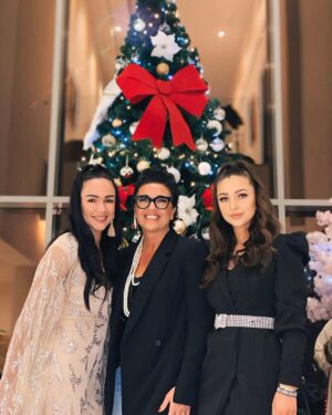 Jazz Lanfranchi Instagram - La famille avant tout 💕
Un joyeux noel de la part de toute la JLC FAMILY.
Quels ont été vos cadeaux ? 🤗