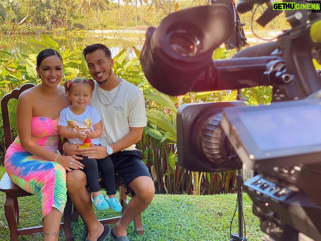 Jazz Lanfranchi Instagram - 1ere ITV de @chelsea_gcl mon bébé star ça 💕 Oui on tourne bien la JLC family saison 2 💕 Avez-vous hâte ?