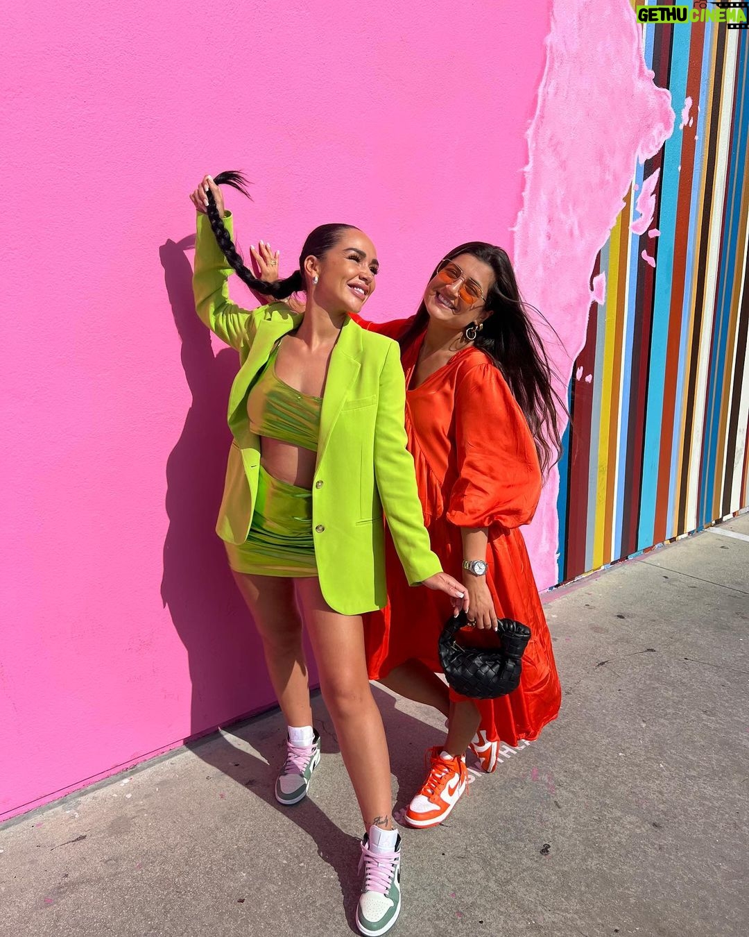 Jazz Lanfranchi Instagram - Pink Orange Green 🍑🏵🥝 Girls in L.A Melrose Avenue