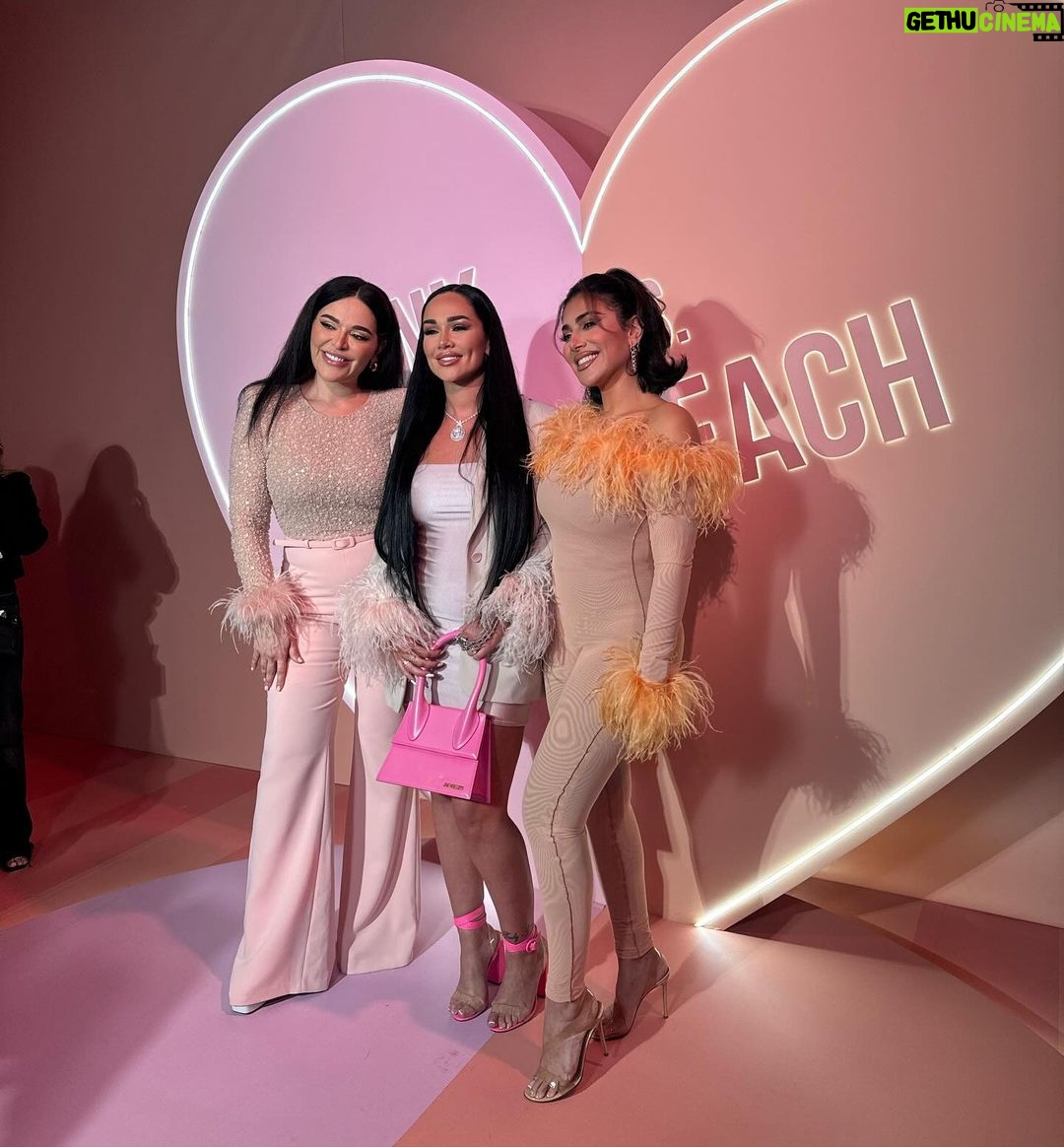 Jazz Lanfranchi Instagram - PINK 💗 OR PEACH 🍑 ?