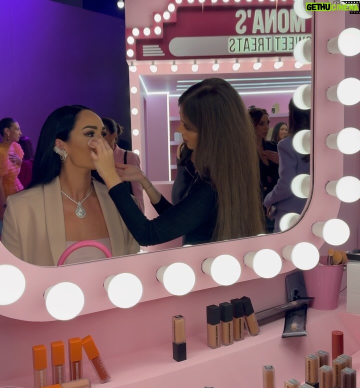 Jazz Lanfranchi Instagram - PINK 💗 OR PEACH 🍑 ?