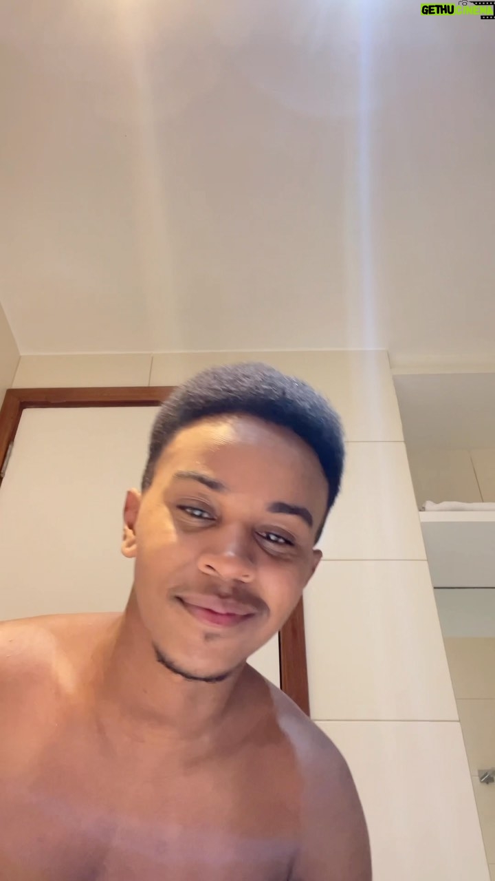 Jean Paulo Campos Instagram - Nem acredito que chegamos à final! Esse domingo, vou torcer muito pra Abelha Rainha ser a grande campeã do @maskedsingerbr! Não esqueça que ainda dá para ganhar prêmios, é só prestar atenção no QR code que vai aparecer na sua tela! A grande final é esse domingo na @tvglobo! #TheMaskedSingerBr #publi
