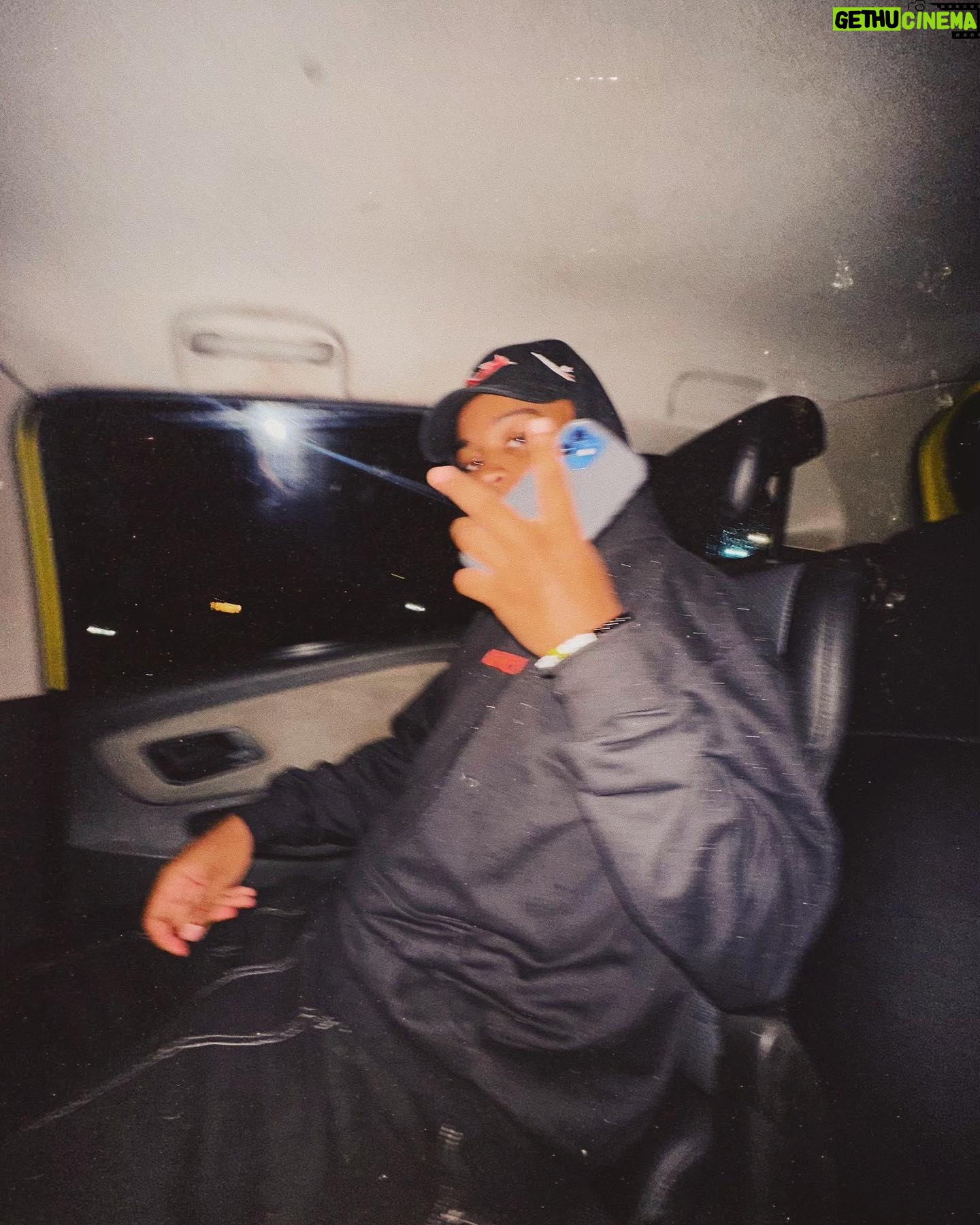 Jean Paulo Campos Instagram - i don’t wanna know ✈️✨✔️ 📸: @matheusyashi