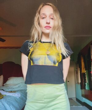 Jemima Kirke Instagram - As a kid, when people asked what do you want to be when you grow up?” I felt obligated to say “an artist.” What I wanted to say was “a Delia’s model!” Its past my time now. But coulda. Woulda. Shoulda. 

New shirts available. In stories soon. DM for purchase.
