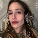 Jemima Kirke Instagram - An earring so good it deserves what we call in the biz a “static” post. Thank you @1concept_official One day I’m gonna wear these with a dress and everything.