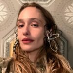 Jemima Kirke Instagram - An earring so good it deserves what we call in the biz a “static” post. Thank you @1concept_official One day I’m gonna wear these with a dress and everything.