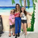 Jemima Kirke Instagram - We went to the Bahamas and all we got were these pictures.