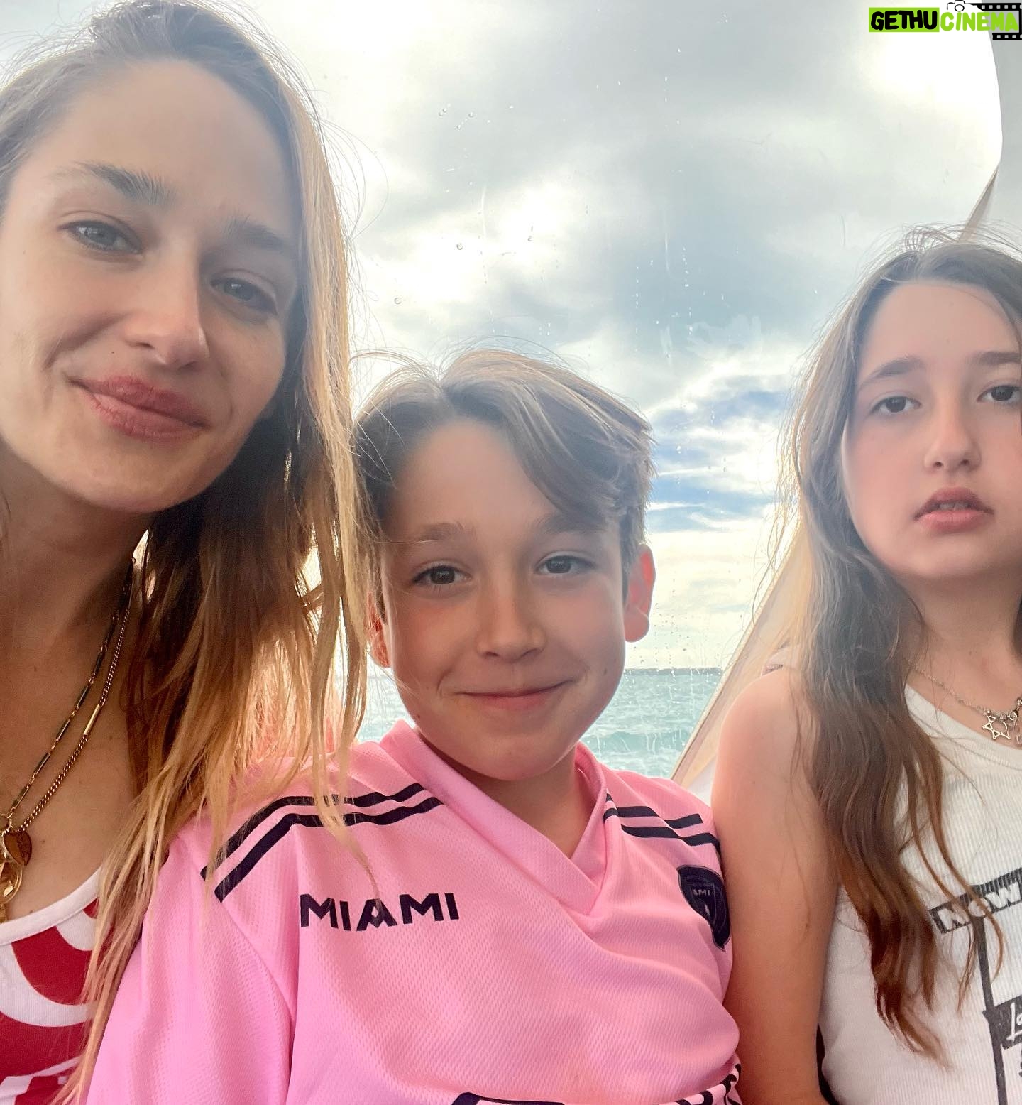 Jemima Kirke Instagram - We went to the Bahamas and all we got were these pictures.