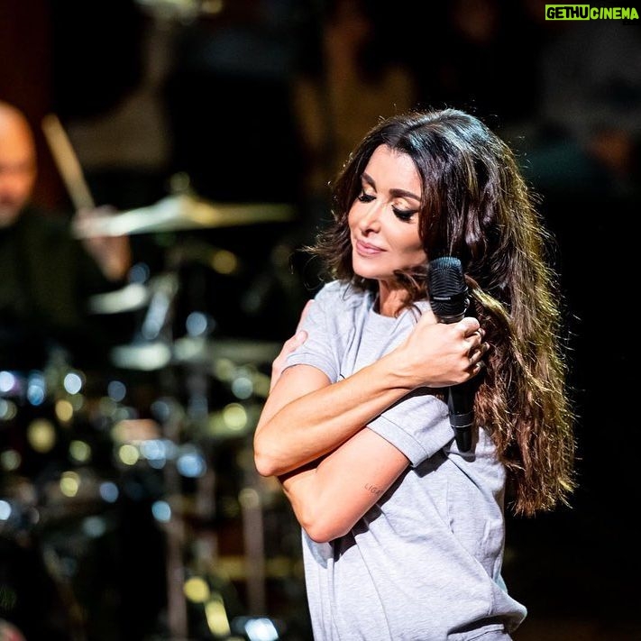 Jenifer Instagram - n°9 a 1 an! Happy birthday à nous ❤️🎂…et on se retrouve cette semaine en folie pour la suite du n°9 Tour, qui voyage depuis le 3 Mars …