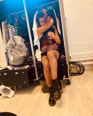 Jenifer Instagram - Quand on te sort de ton flight case pour ton concert