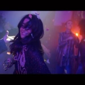 Jenifer Instagram - Et si on sortait ce soir ? Une dernière fois ? 
Merci pour tous vos retours !! Et très heureuse de vous retrouver le 10 décembre au #cabaretsauvage !!! On va célébrer cette dernière du n°9 tour ensemble