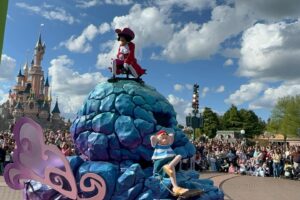 Jenifer Instagram - 💖✨Magique @disneylandparis 
#SymphonyOfColours