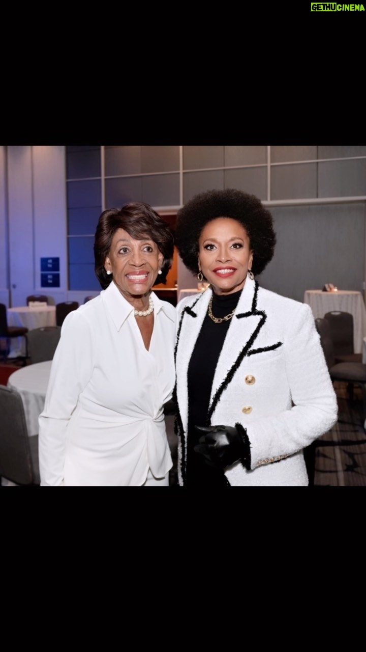 Jenifer Lewis Instagram - Thank you to the Congressional Black Caucus foundation for honoring me with the Sojourner Truth Award and the Distinguished Cultural Icon Award. It was an amazing weekend! . . . Photos: @rice_imaging