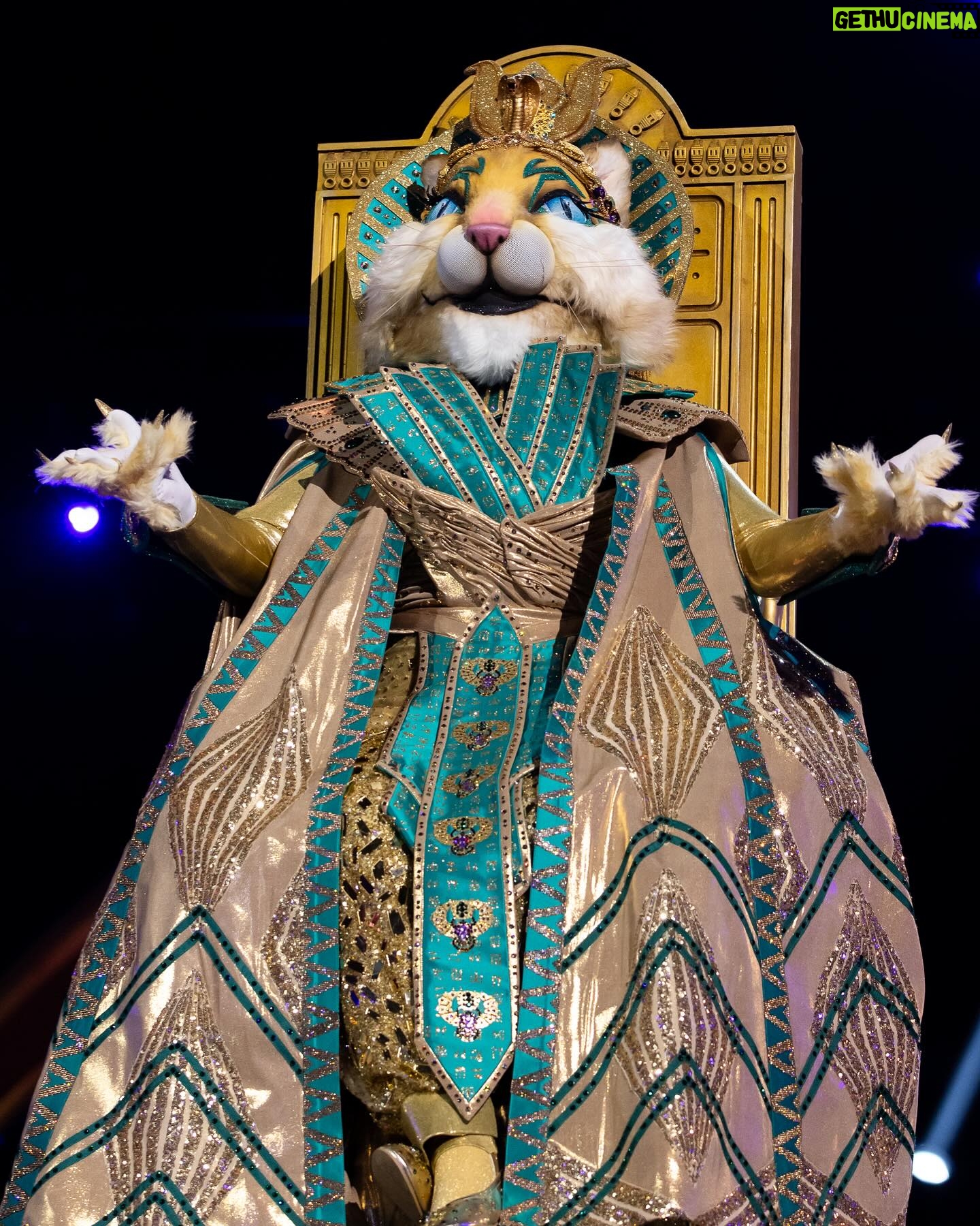 Jenifer Lewis Instagram - My whole #MaskedSinger experience was CAT-tastic! Lots of love 😻