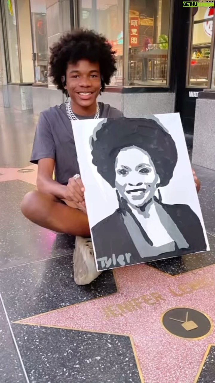 Jenifer Lewis Instagram - Thank you so very much young talented @tygordonsworld This made me very happy. 🎨 * * #YoungArtists #Appreciation #HollywoodWalkOfFame #Star #JeniferLewis #TheMotherOfBlackHollywood #InTheStreets