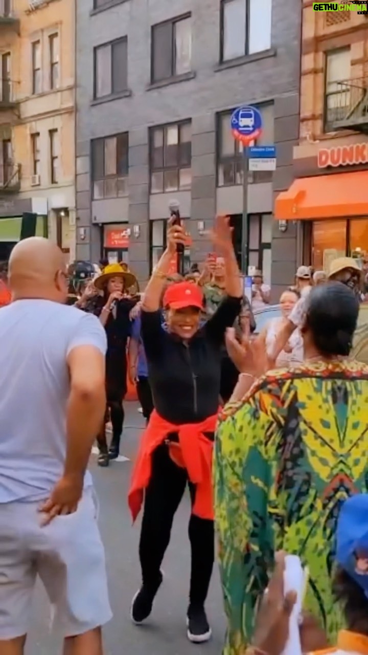 Jenifer Lewis Instagram - It’s National Voter Registration Day! Had an amazing time in Harlem. VOTE VOTE VOTE ❤️ • • #vote #nationalvoterregistrationday #harlem