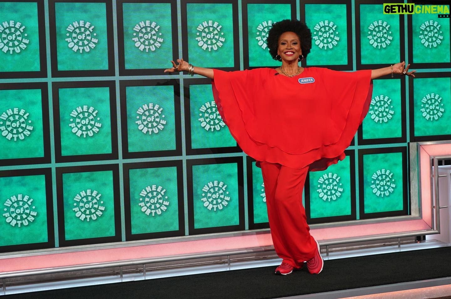 Jenifer Lewis Instagram - I’m spinning to win 💰 for Kiki’s Foundation! Catch me on an all-new season of #CelebrityWheelOfFortune! 🥂 See you Tonight at 9/8c on ABC 😏 Stream on Hulu! @celebritywof