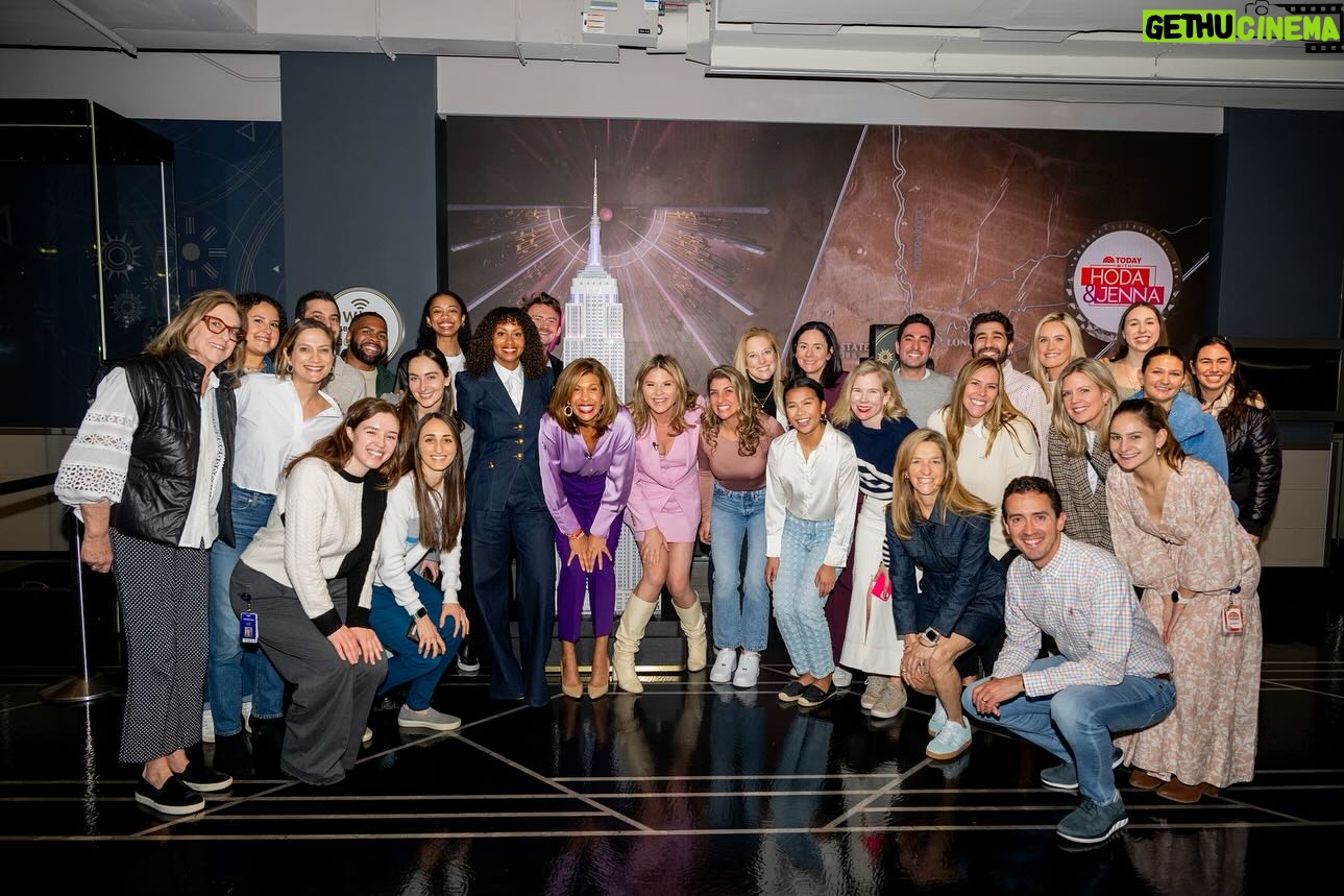 Jenna Bush Hager Instagram - We lit the city up! Happy anniversary @hodakotb @hodaandjenna 💗💜