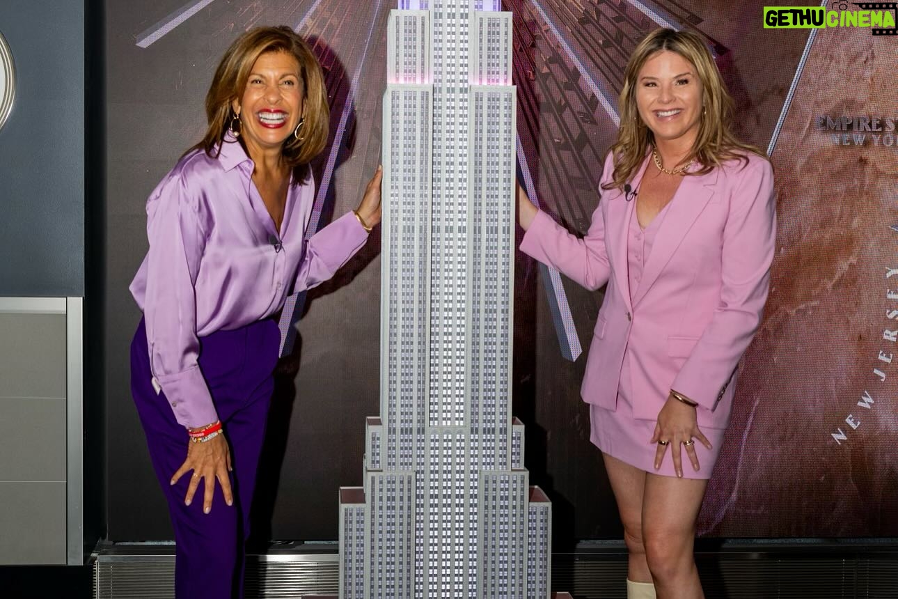 Jenna Bush Hager Instagram - We lit the city up! Happy anniversary @hodakotb @hodaandjenna 💗💜