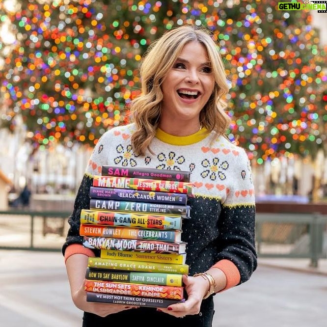 Jenna Bush Hager Instagram - Cheers to a year of good reads! And to many more in 2024🎄♥️ @readwithjenna 📸 @photonate