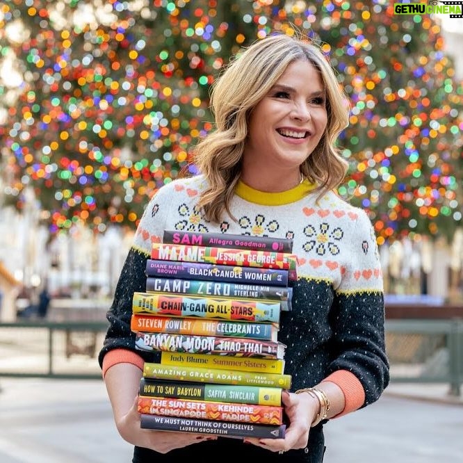 Jenna Bush Hager Instagram - Cheers to a year of good reads! And to many more in 2024🎄♥️ @readwithjenna 📸 @photonate