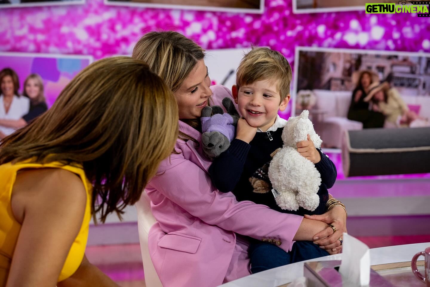 Jenna Bush Hager Instagram - Two of these things were made 5 years ago @halhager @hodaandjenna